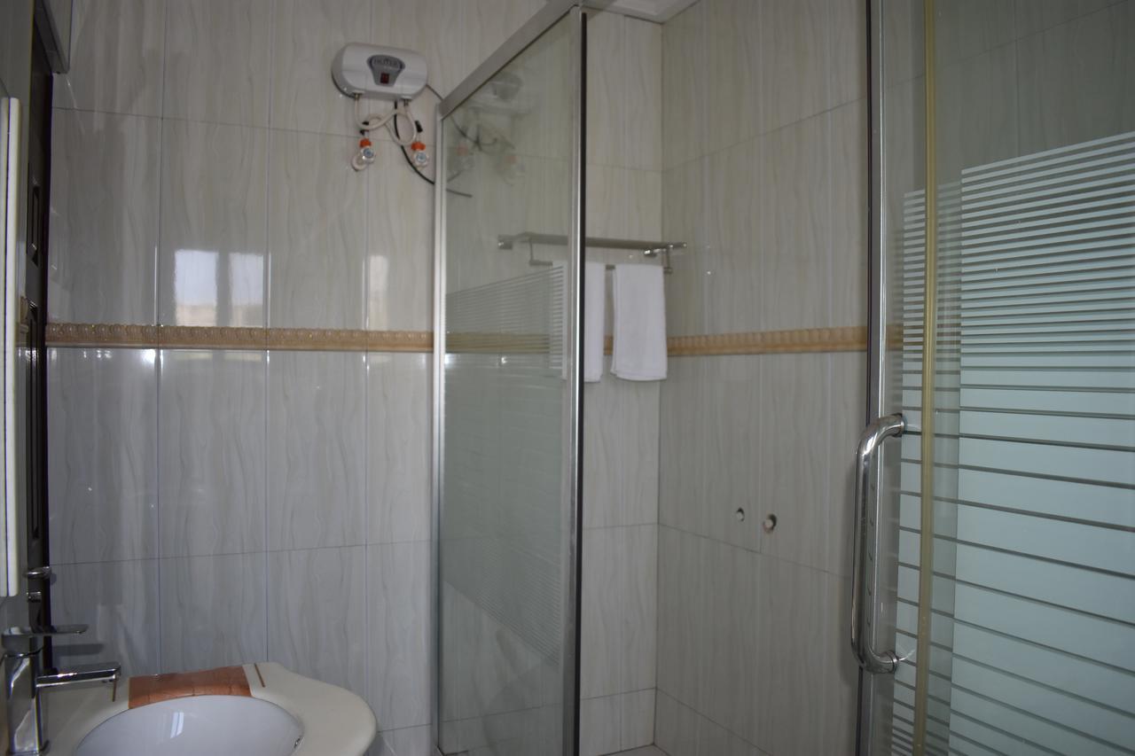 Cascade Hotel Lapaz Экстерьер фото