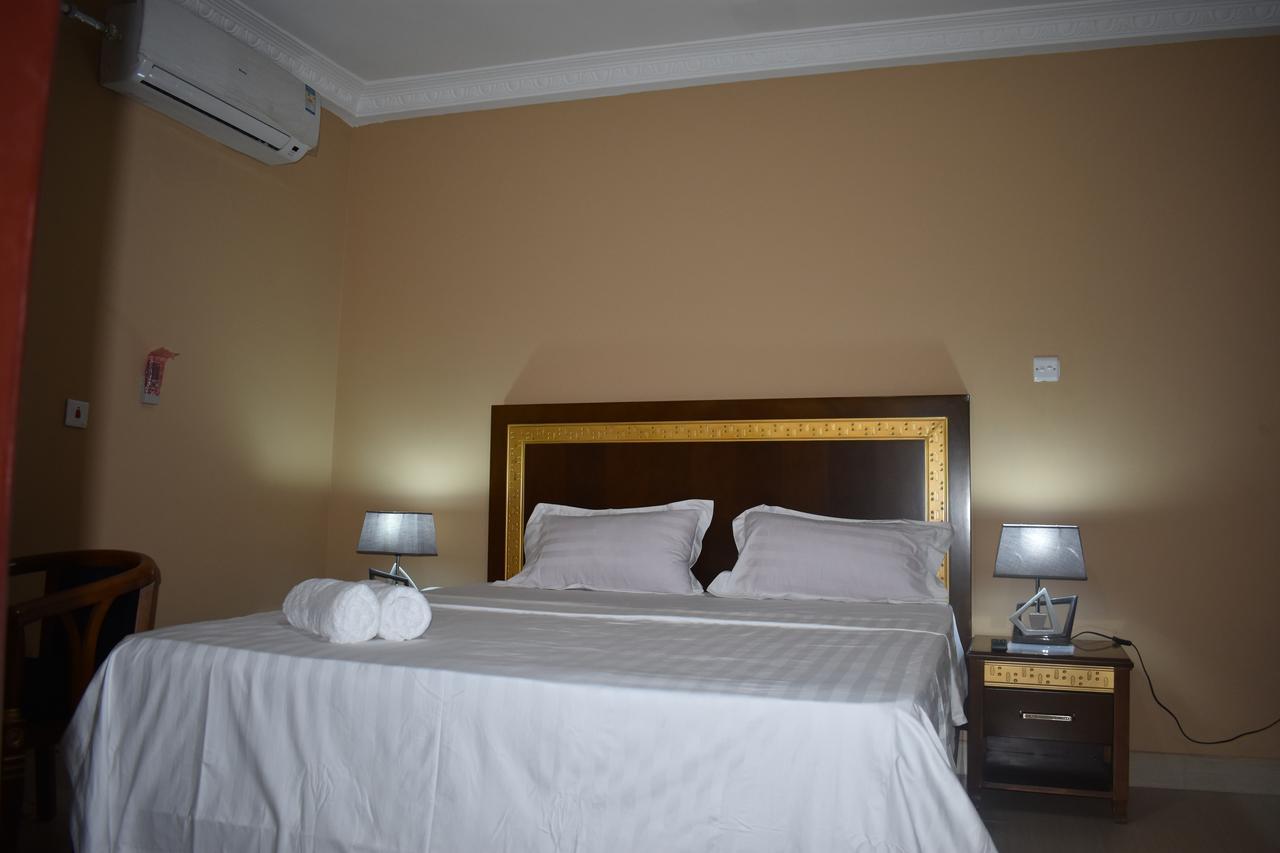Cascade Hotel Lapaz Экстерьер фото