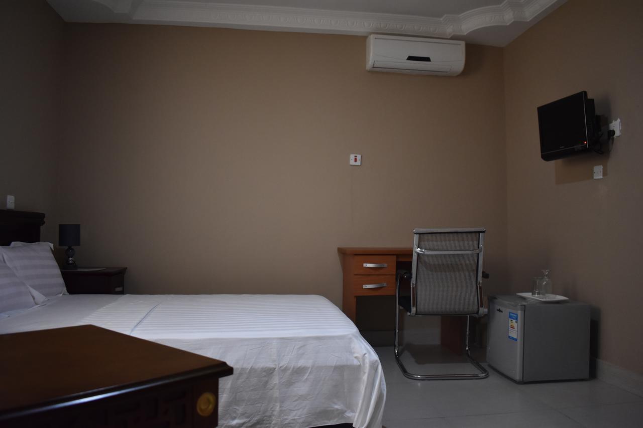 Cascade Hotel Lapaz Экстерьер фото