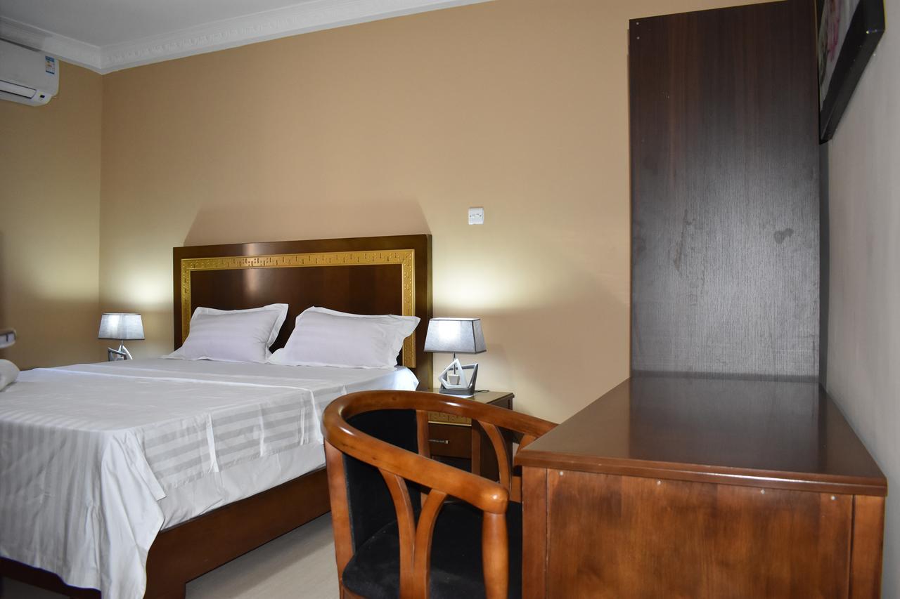 Cascade Hotel Lapaz Экстерьер фото