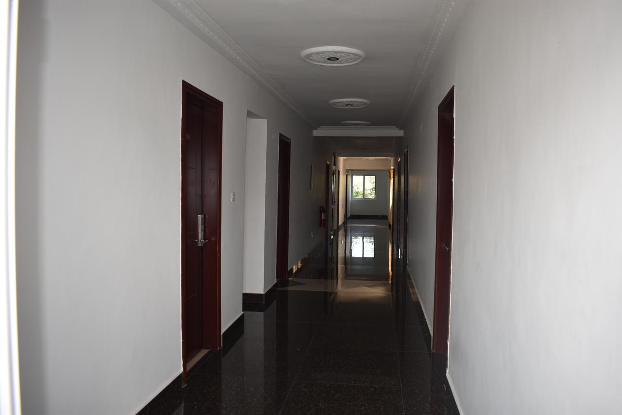 Cascade Hotel Lapaz Экстерьер фото