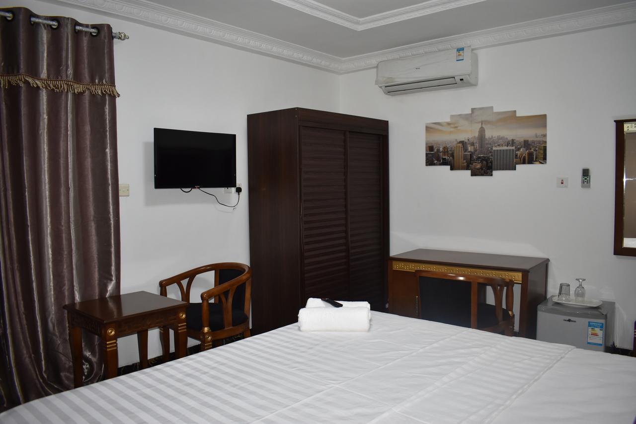 Cascade Hotel Lapaz Экстерьер фото