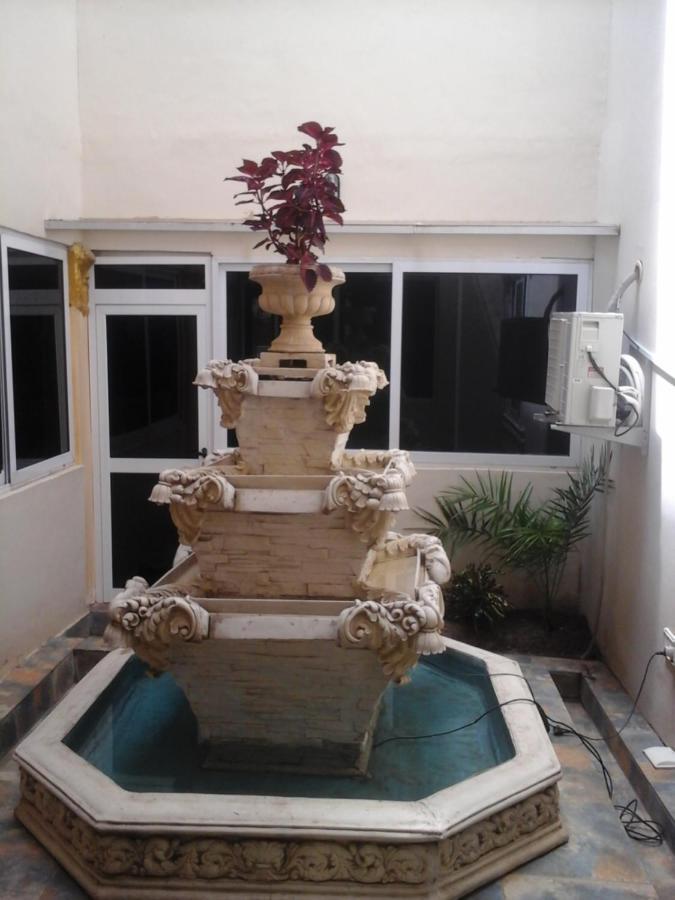 Cascade Hotel Lapaz Экстерьер фото
